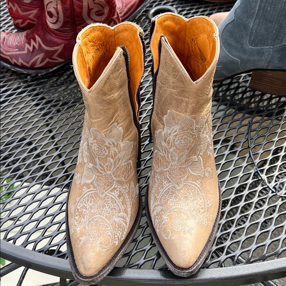 🔥Old Gringo Tan Embroidered VERY Distressed Ankle Boots, EUC, 9 (Actual Photos) - Picture 1 of 16